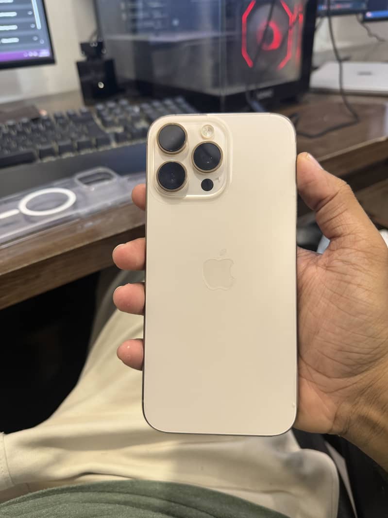 Apple iPhone 16 Pro Max 0