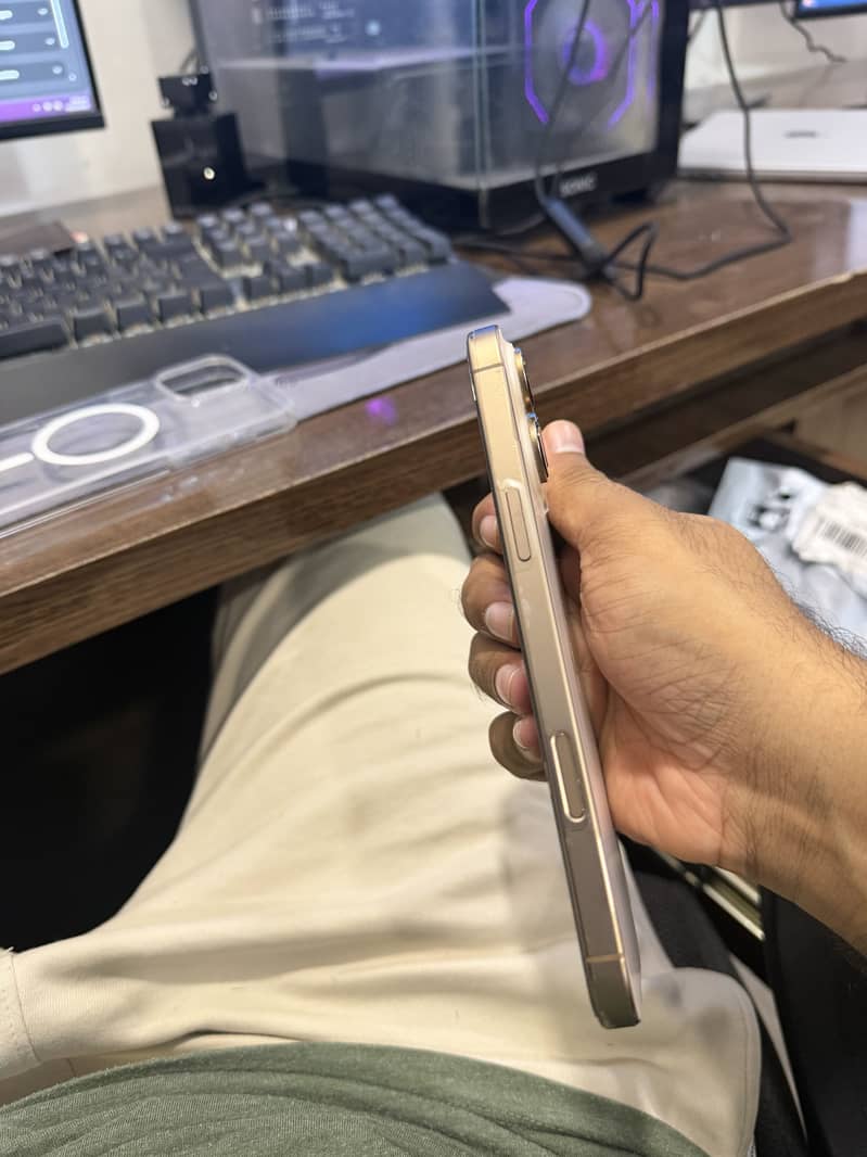 Apple iPhone 16 Pro Max 3