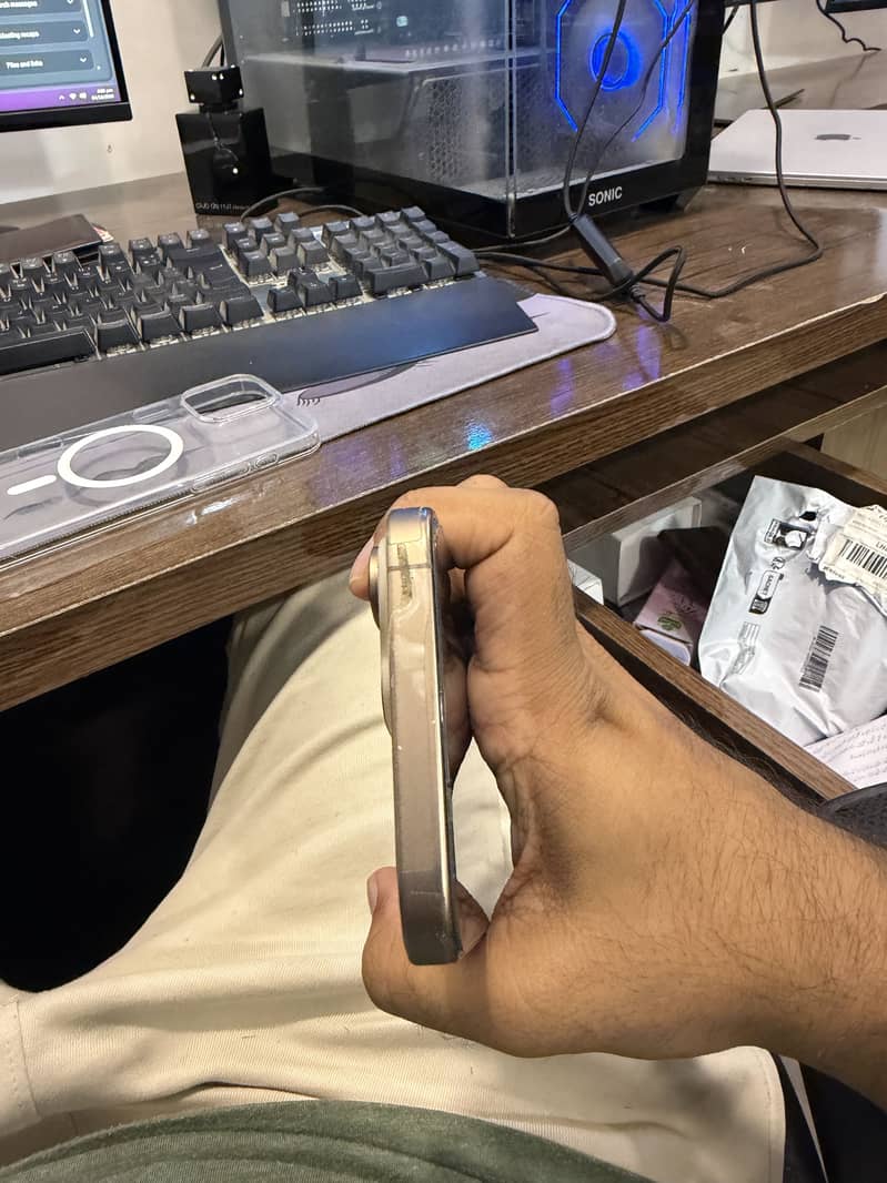 Apple iPhone 16 Pro Max 4