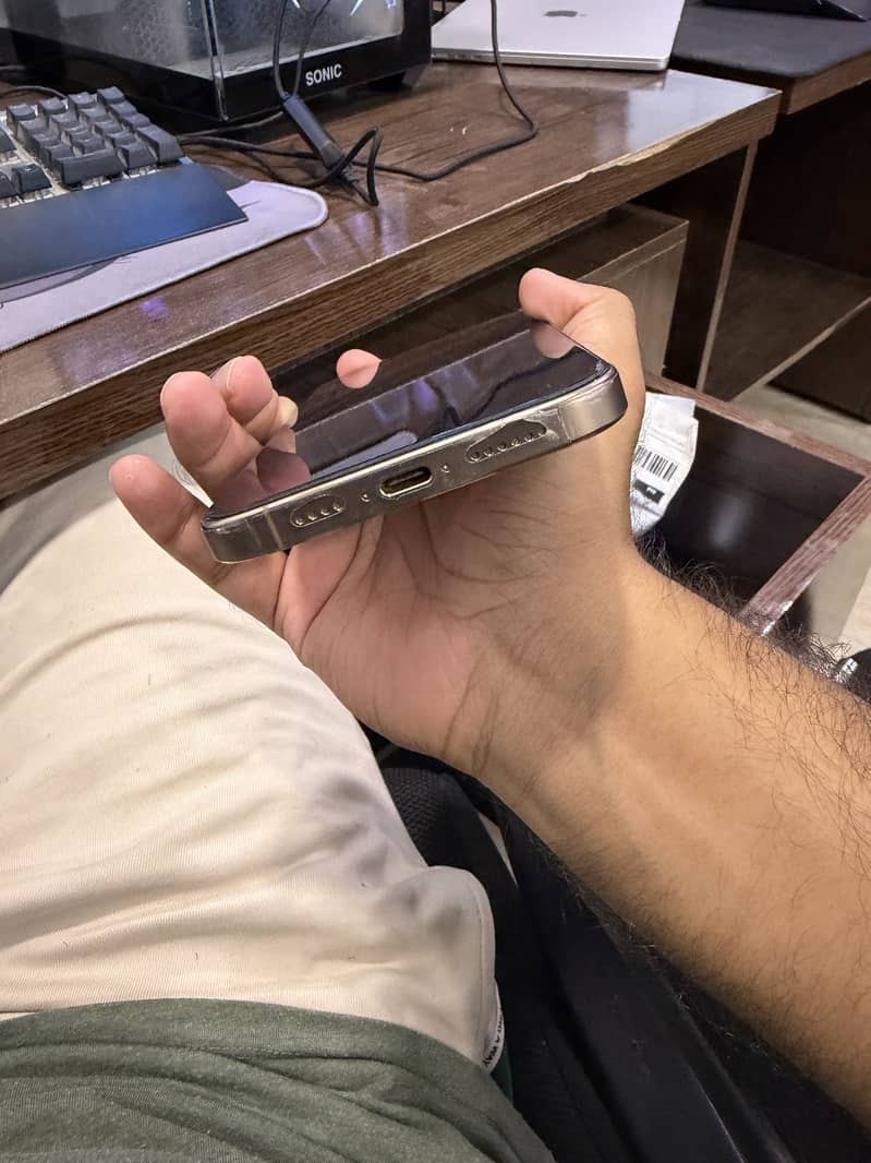 Apple iPhone 16 Pro Max 5