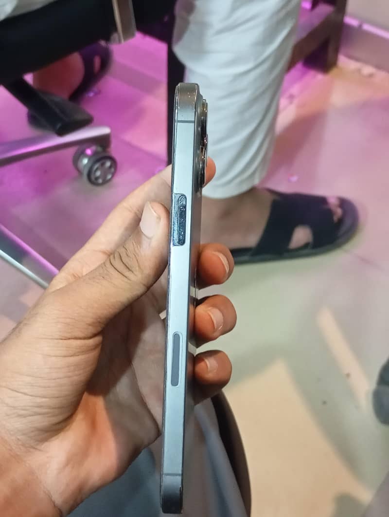 Apple iPhone 13 Pro Max 2
