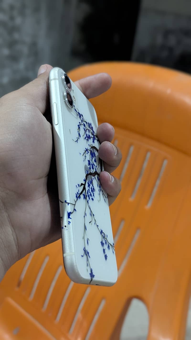 Apple iPhone 11 3