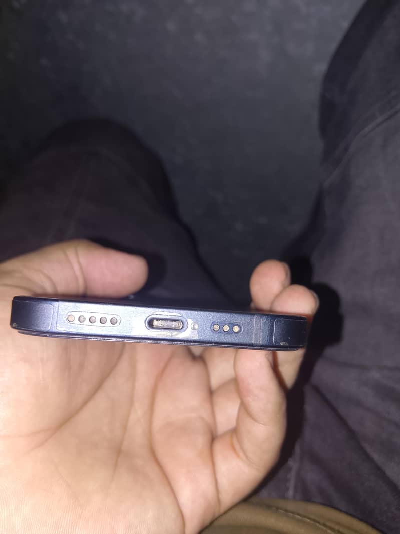 Apple iPhone 13 2