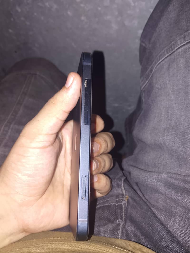 Apple iPhone 13 4