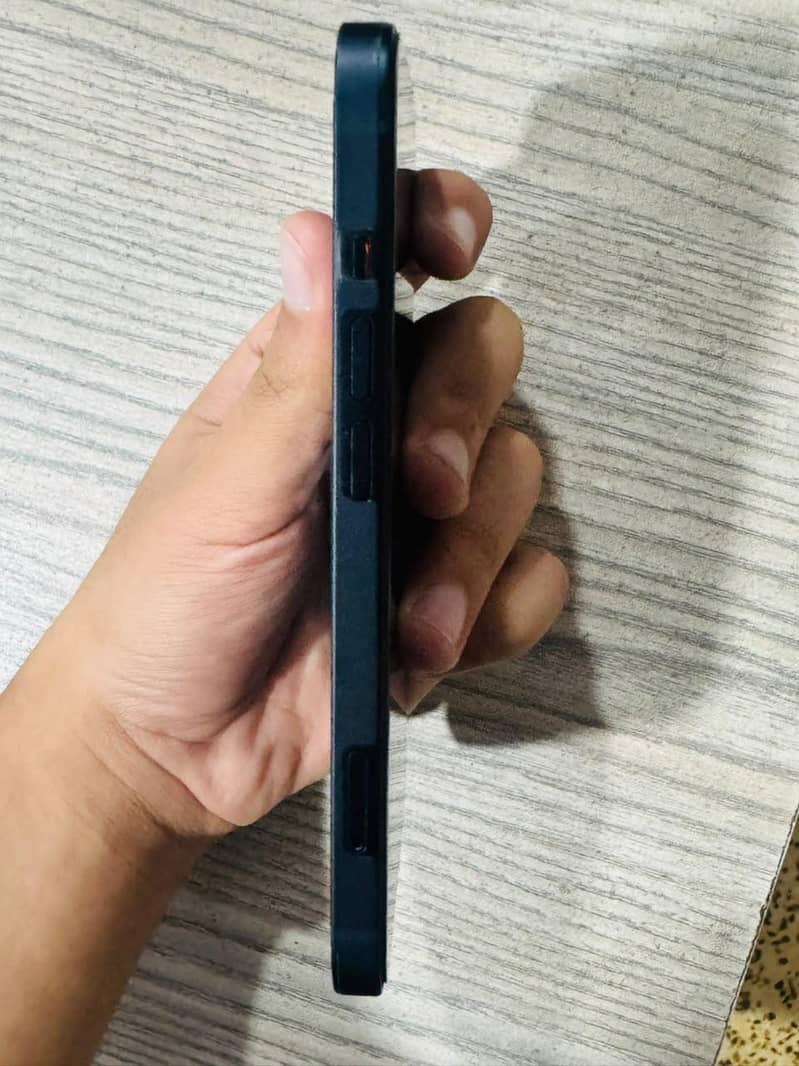Apple iPhone 13 2