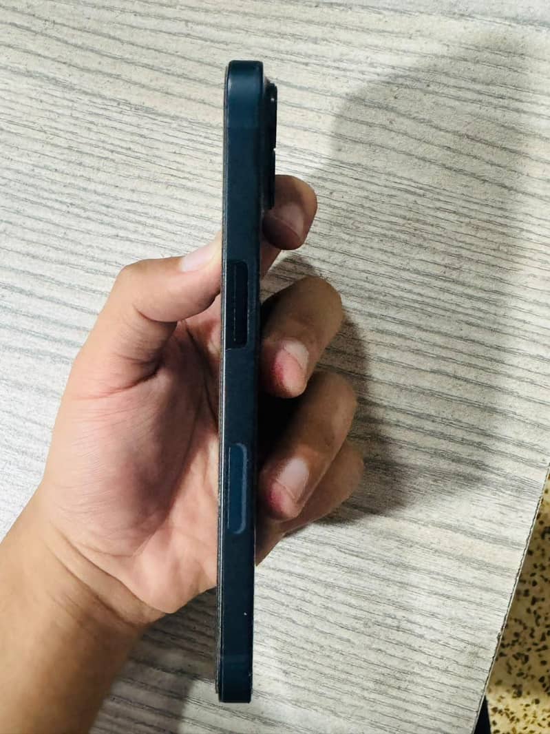 Apple iPhone 13 4