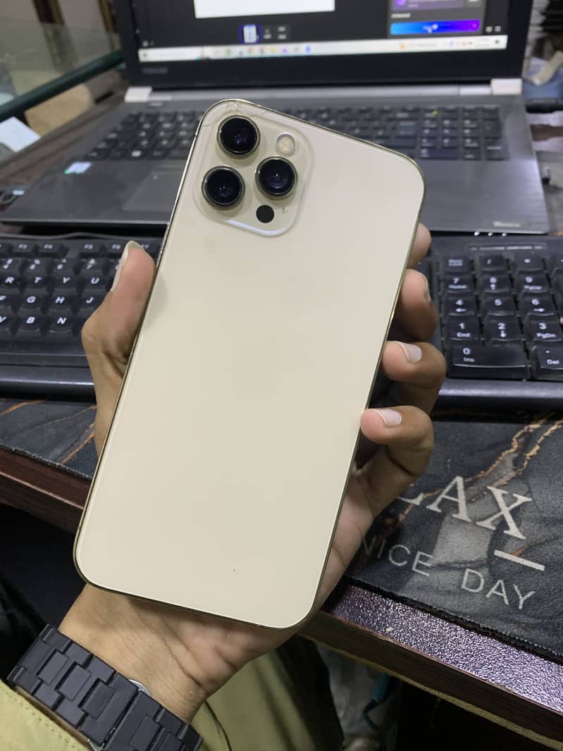 Apple iPhone 12 Pro Max 4