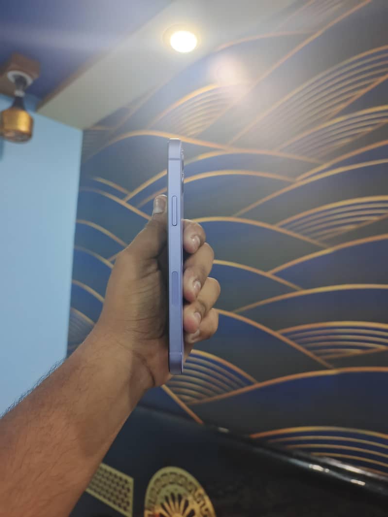 Apple iPhone 12 3