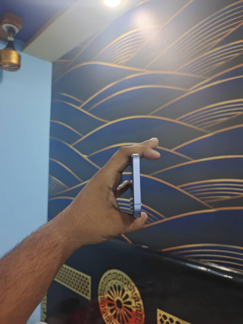 Apple iPhone 12 4