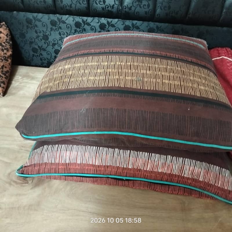 Floor cushion 2
