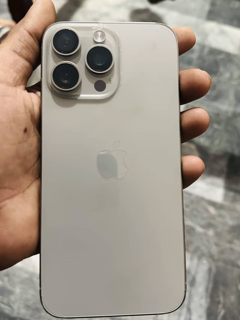 Apple iPhone 15 Pro Max 3