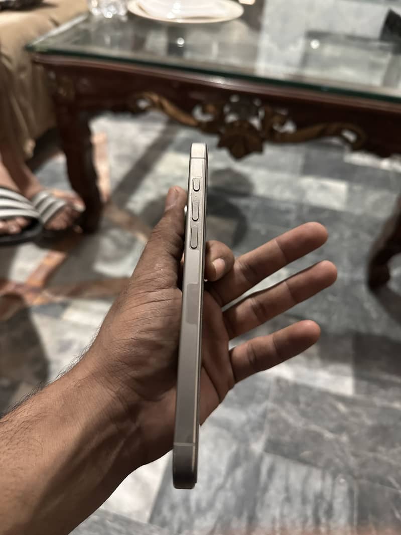 Apple iPhone 15 Pro Max 4