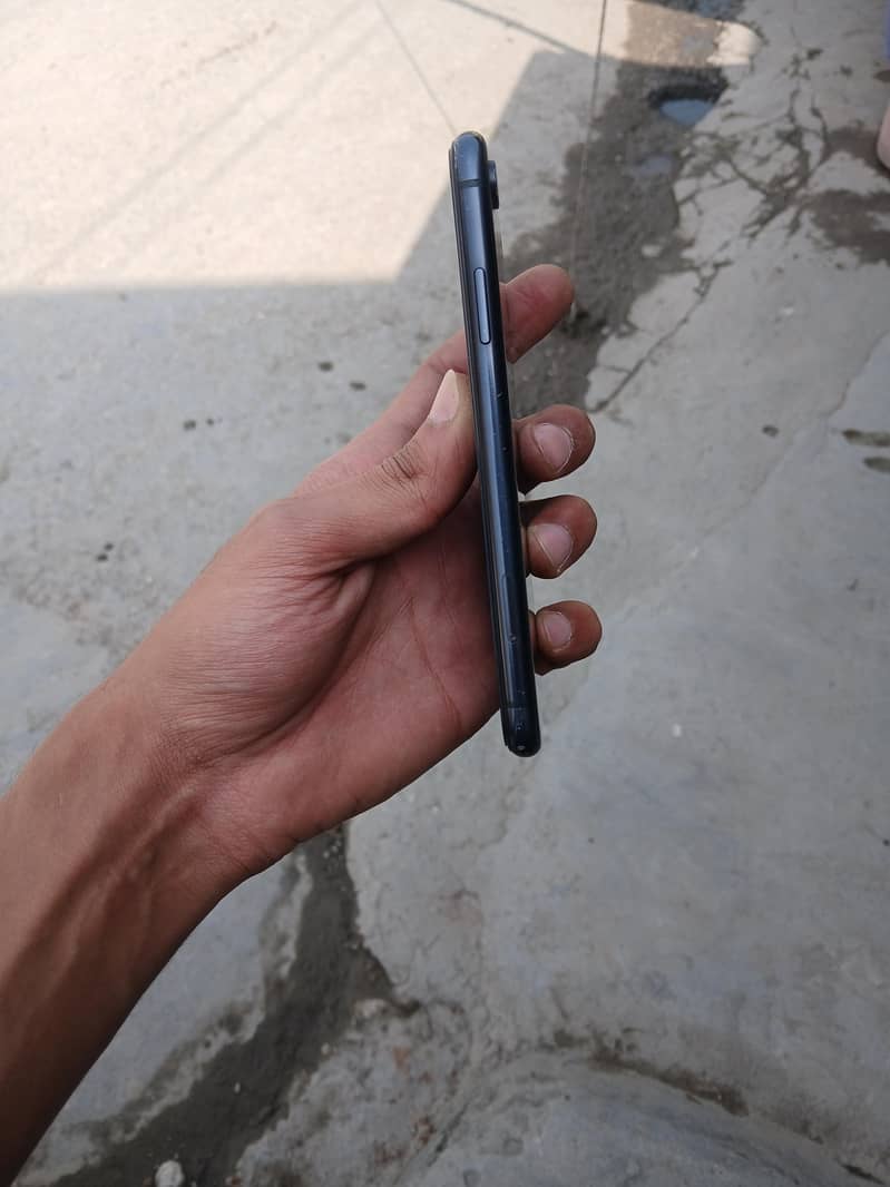 Apple iPhone XR 1