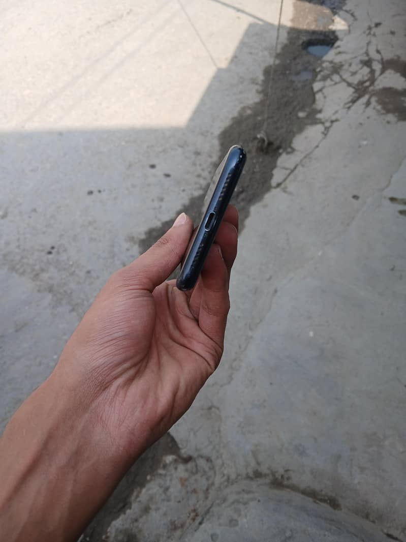 Apple iPhone XR 3