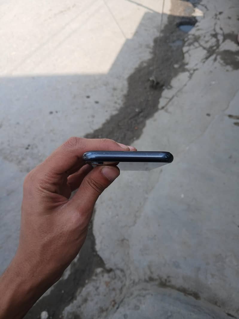 Apple iPhone XR 4
