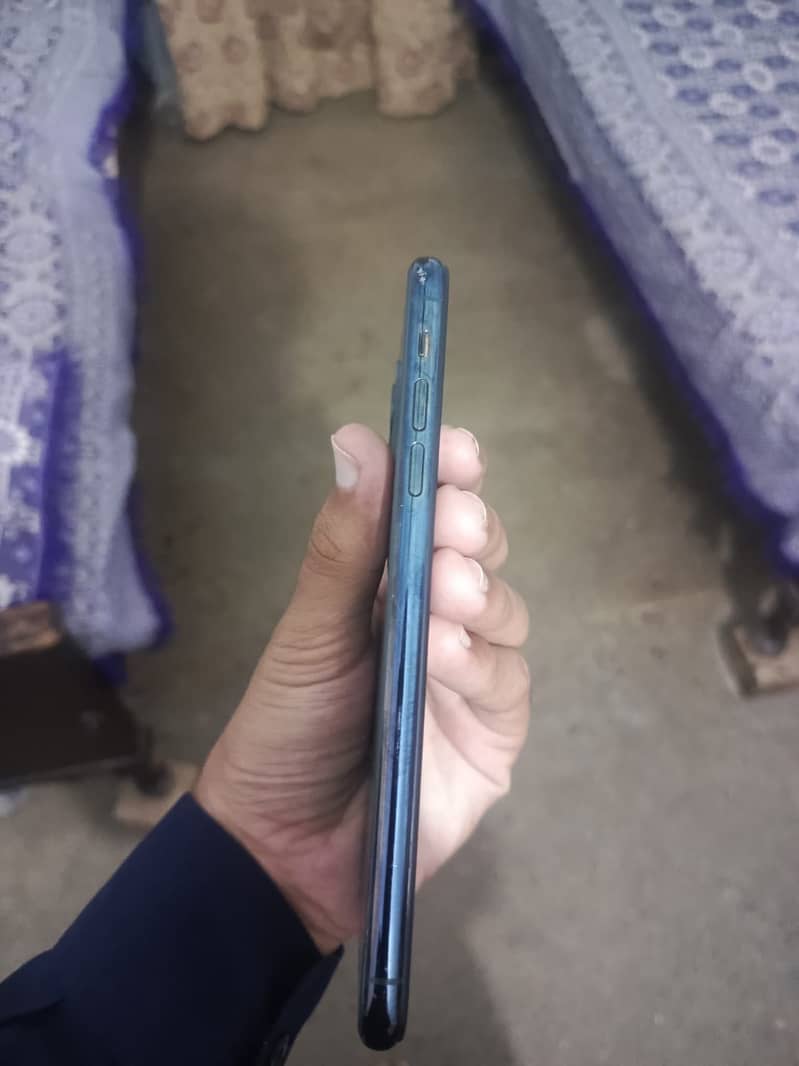 Apple iPhone 11 Pro Max 2