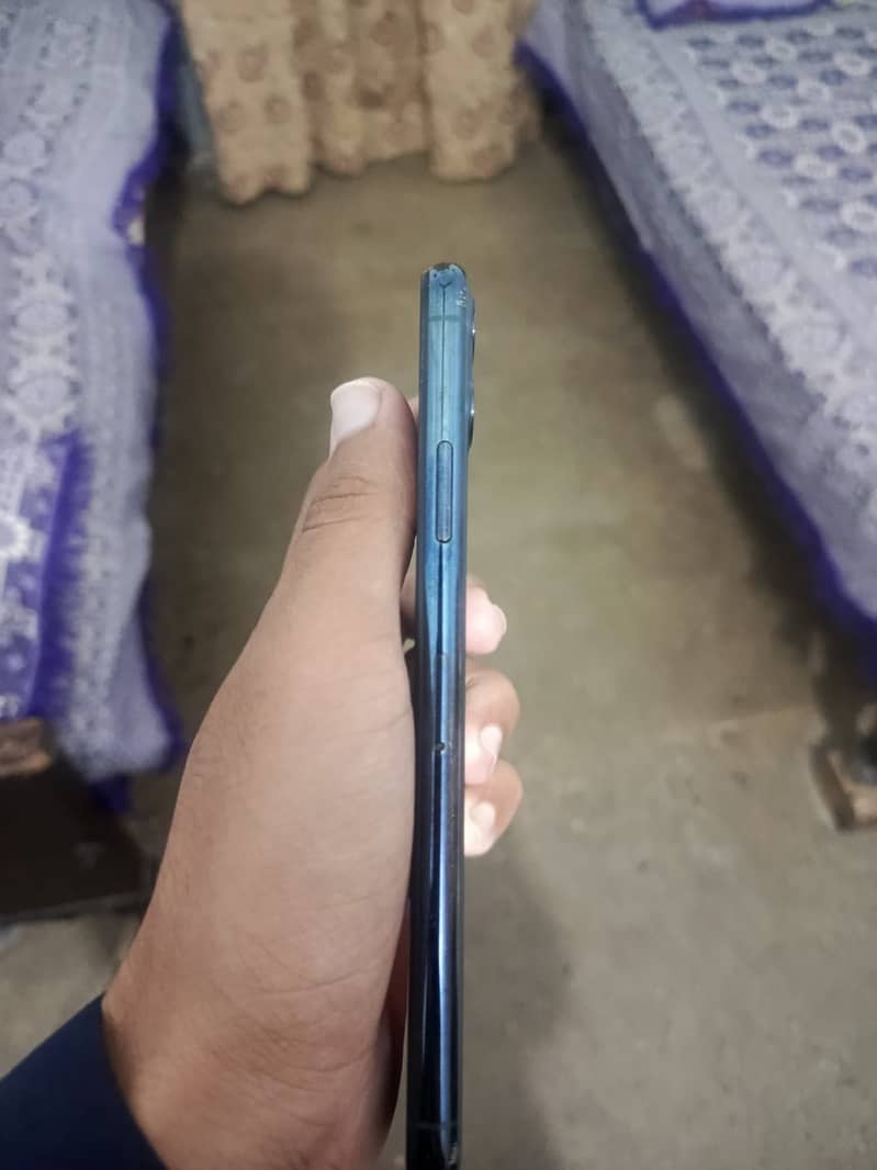 Apple iPhone 11 Pro Max 4