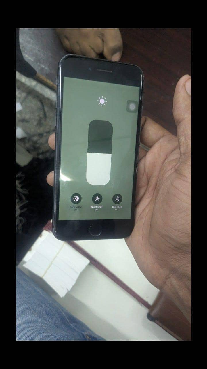 Apple iPhone 8 1