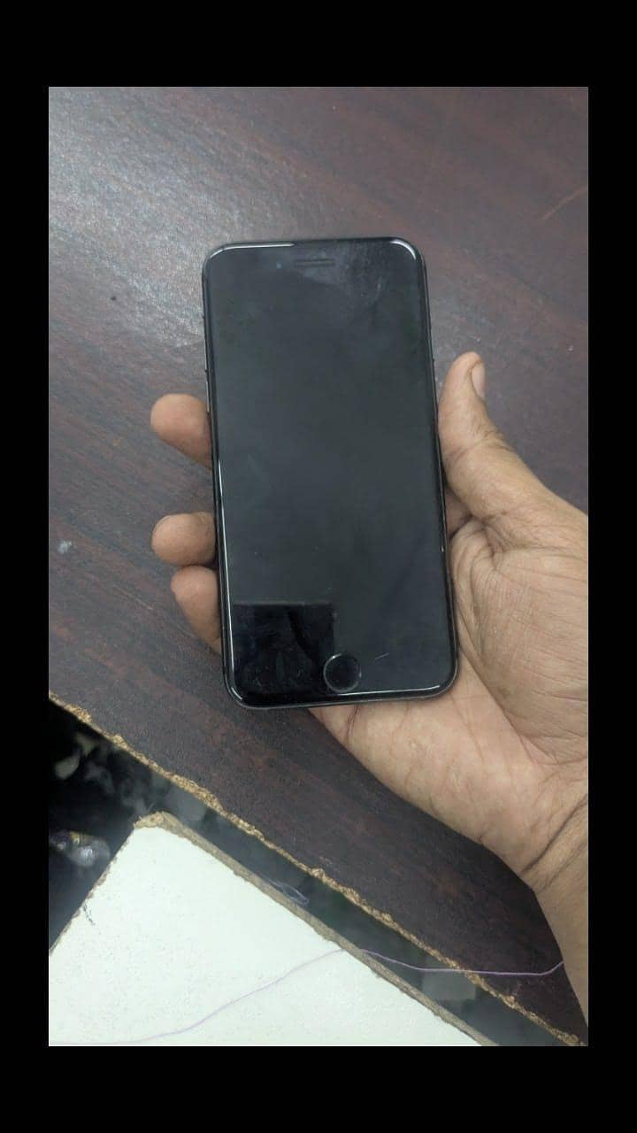 Apple iPhone 8 3
