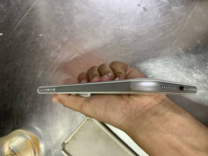 Apple iPhone 8 Plus 0
