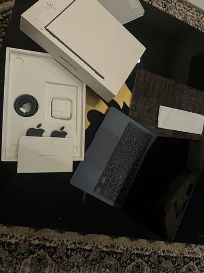 Apple Macbook Air M2 mint condition