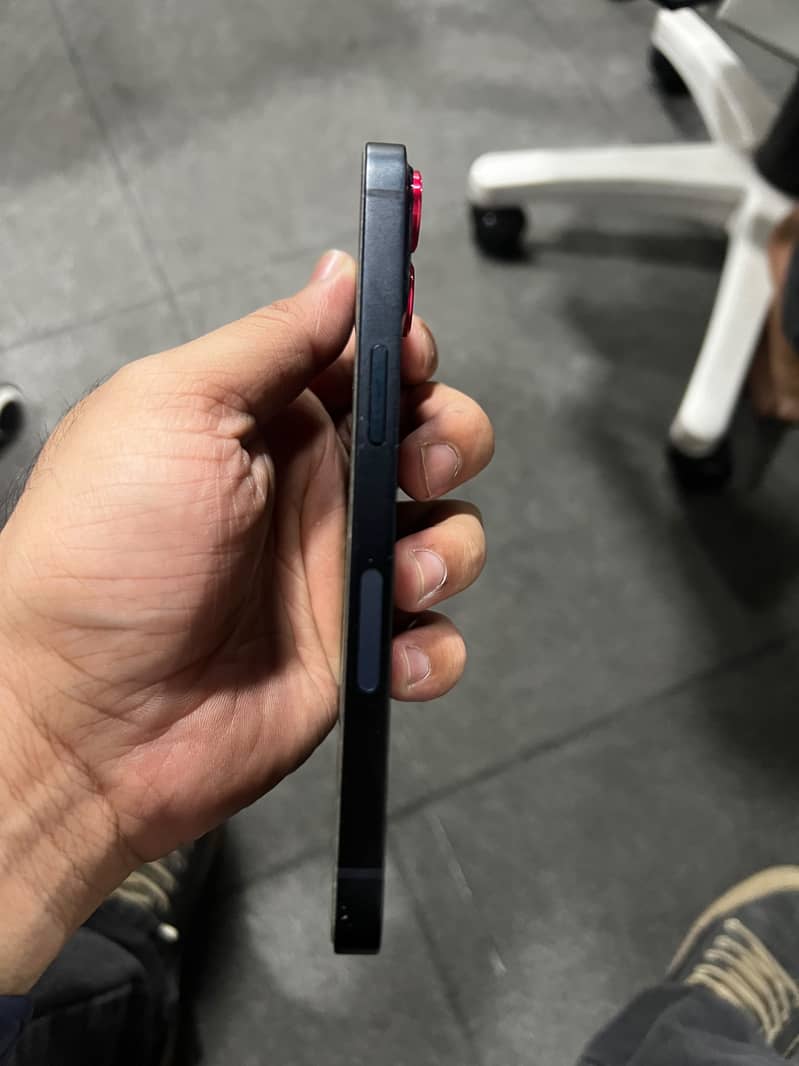 Apple iPhone 13 2