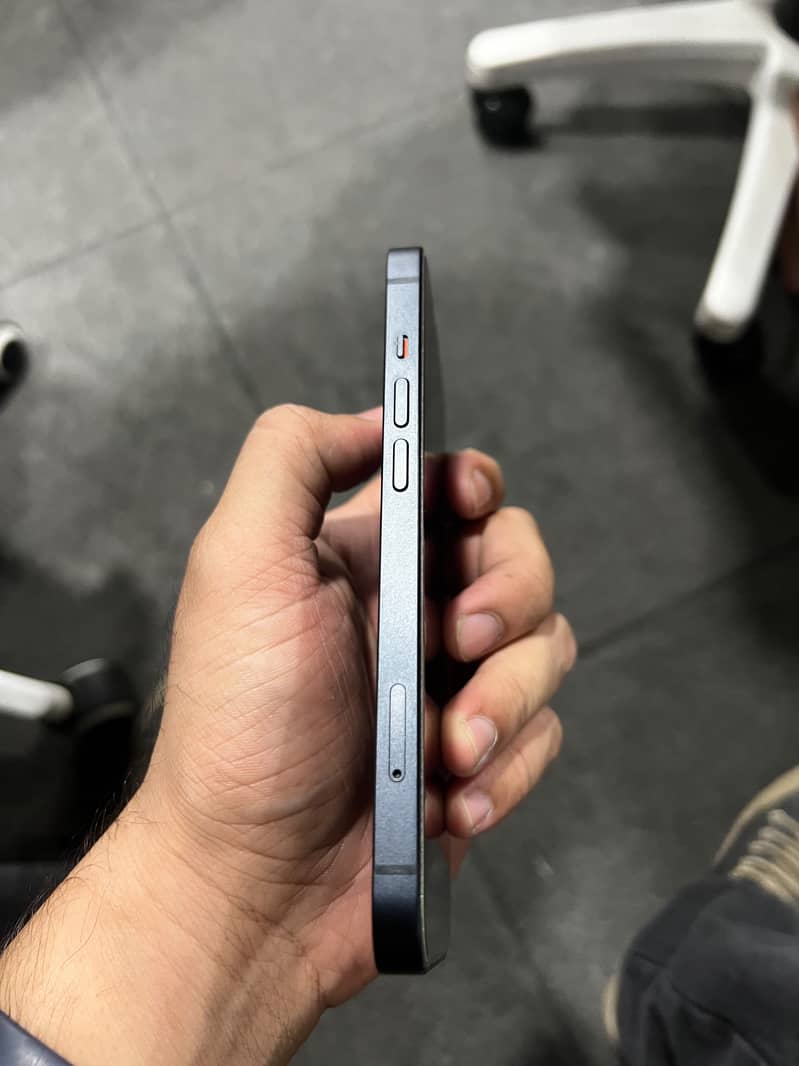 Apple iPhone 13 4