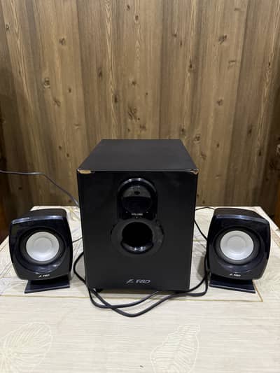 Woofer and speakers
