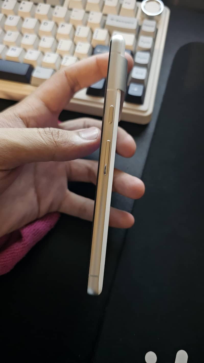 Google Pixel 7 4