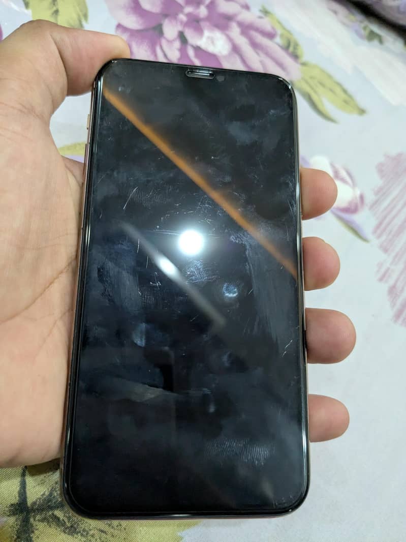 Apple iPhone 11 Pro 4