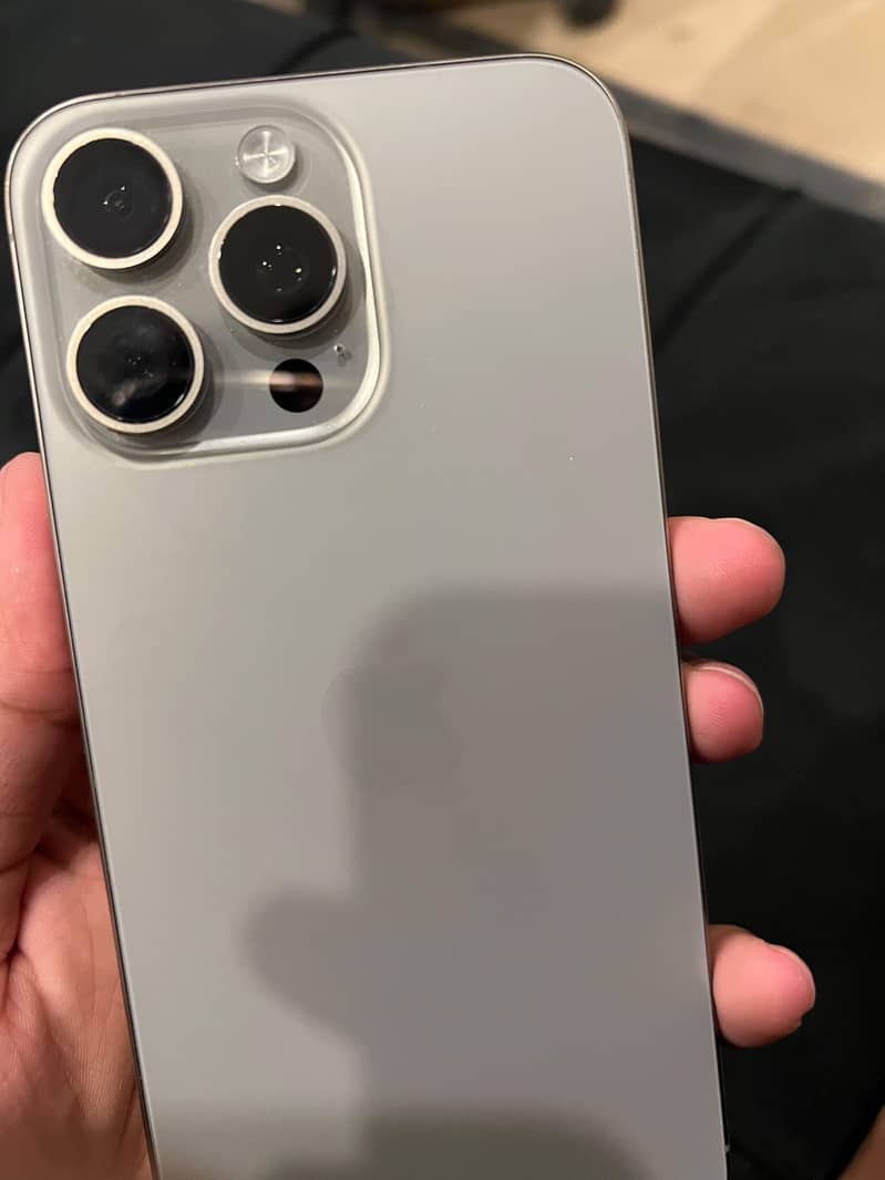 Apple iPhone 15 Pro Max 3