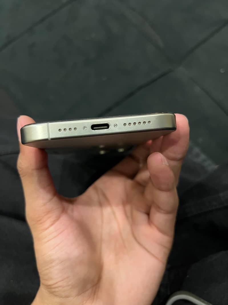 Apple iPhone 15 Pro Max 4
