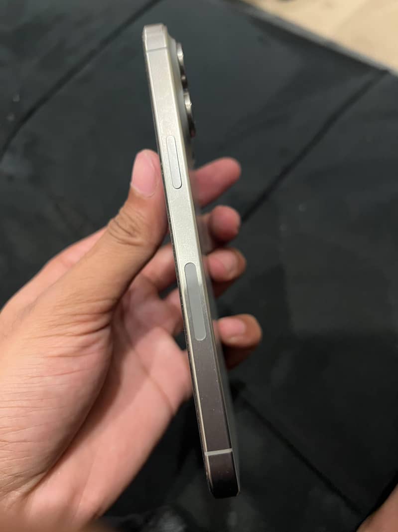 Apple iPhone 15 Pro Max 6