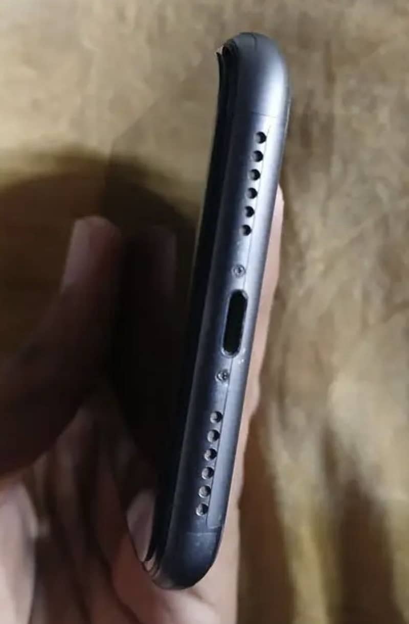 Apple iPhone 11 3