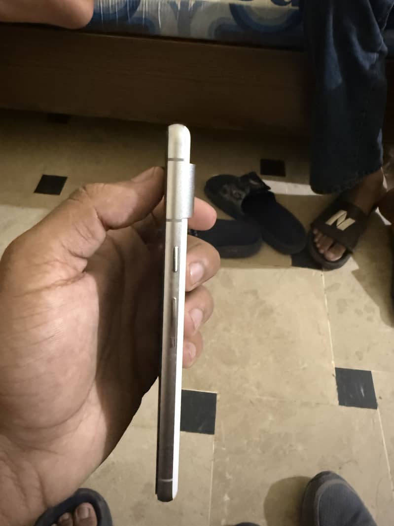 Google Pixel 7 4
