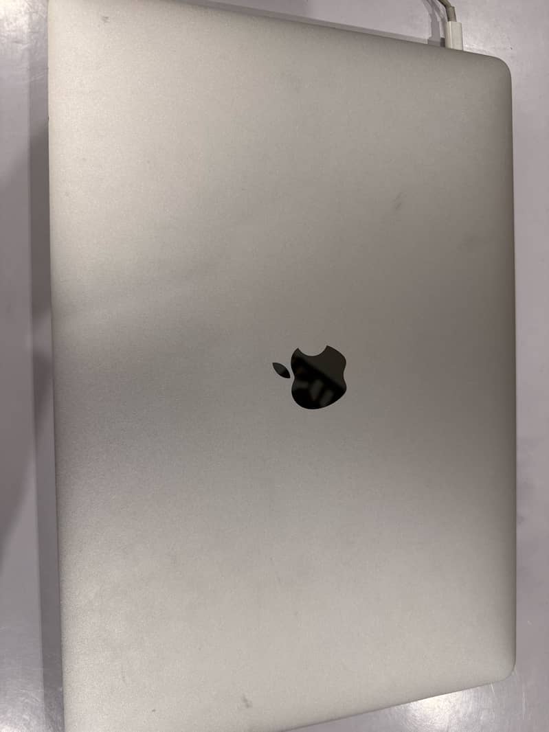 APPLE MACBOOK PRO 2017 0