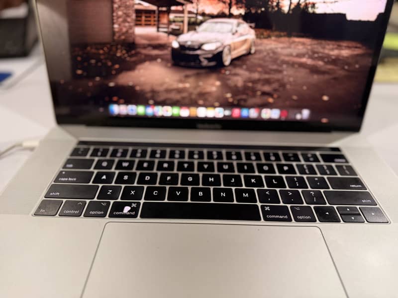 APPLE MACBOOK PRO 2017 3