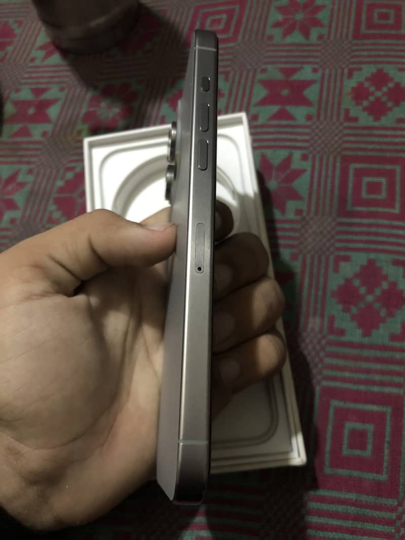 Apple iPhone 15 Pro Max 2