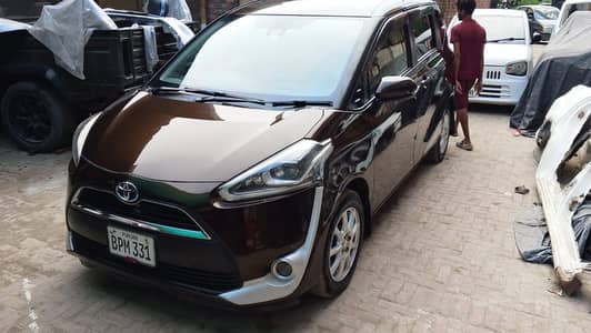 Toyota Sienta 2016