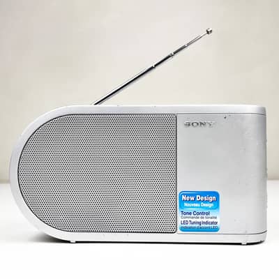 1990s Sony ICF-404S FM/SW/MW 3-Band Portable Radio | Made in Japan