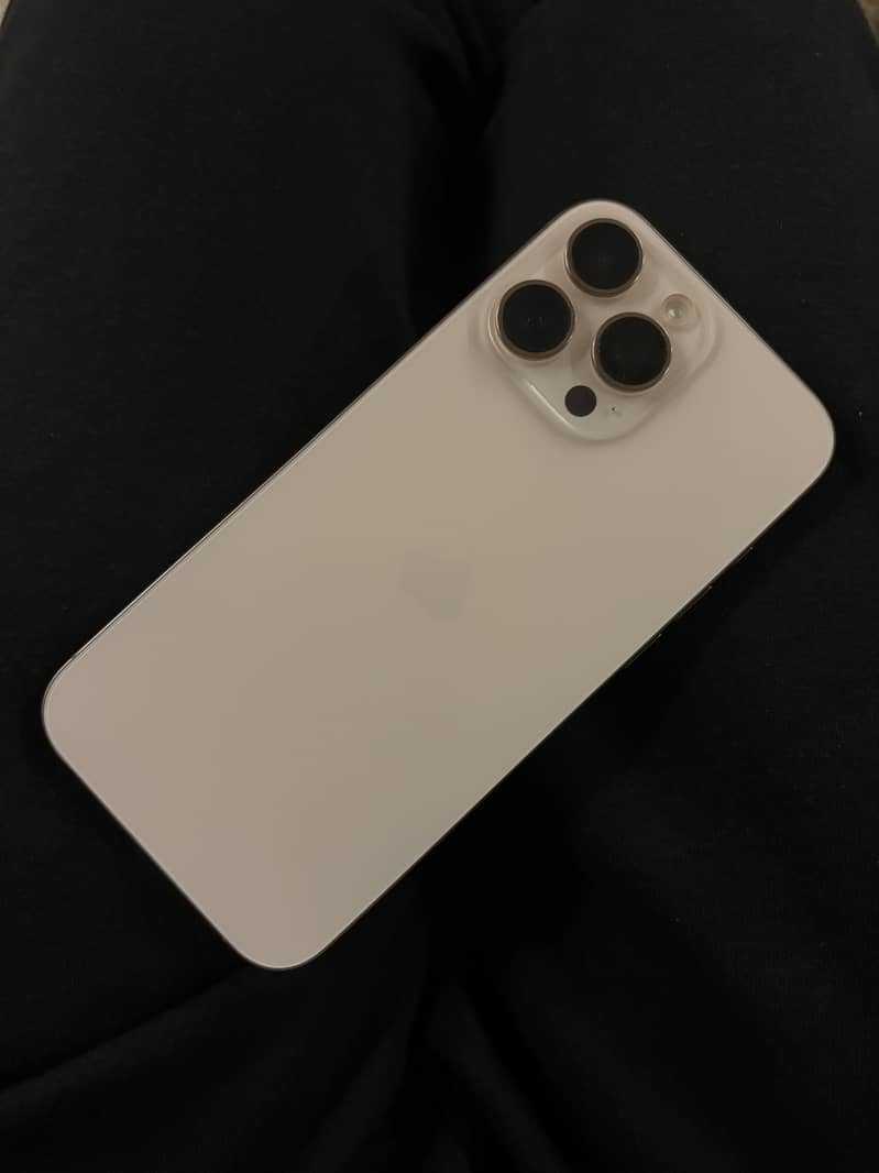 Apple iPhone 16 Pro Max 0