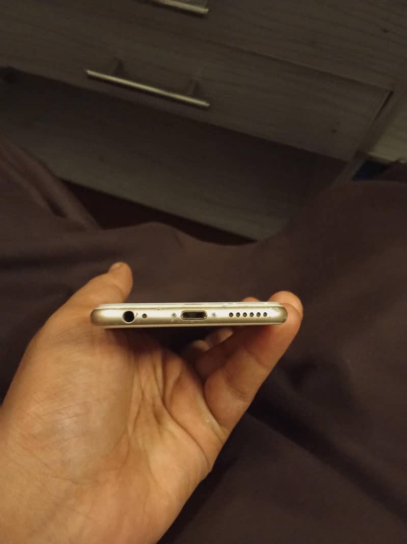 Apple iPhone 6S 1