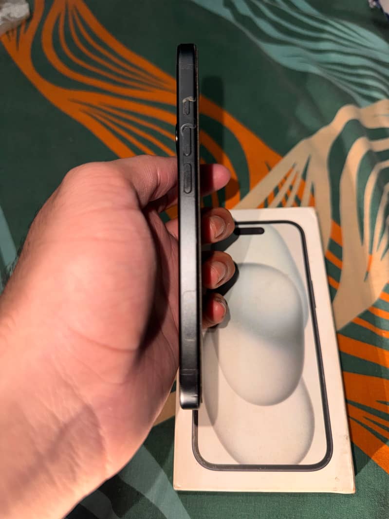 Apple iPhone 15 4