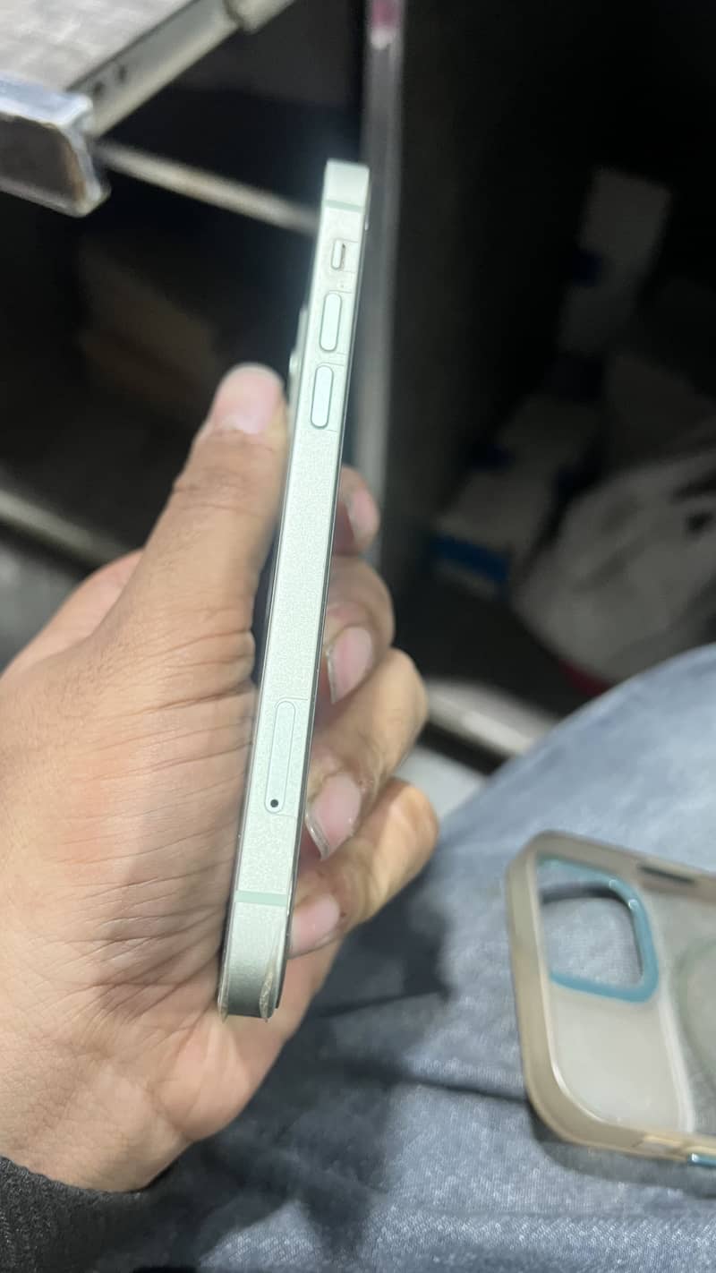 Apple iPhone 12 3