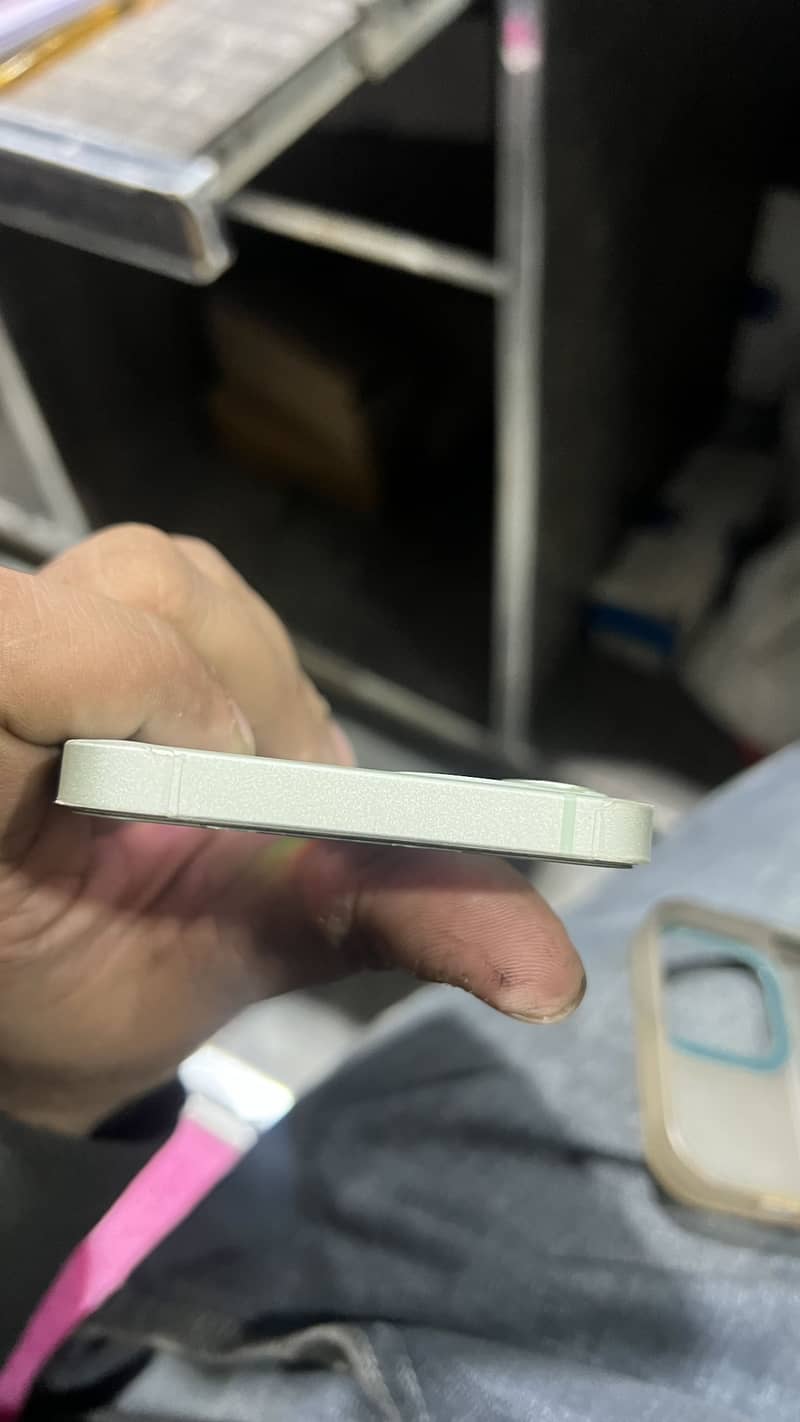 Apple iPhone 12 4