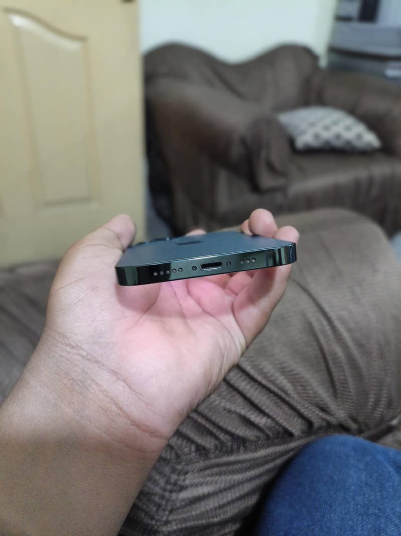 Apple iPhone 12 Pro 3