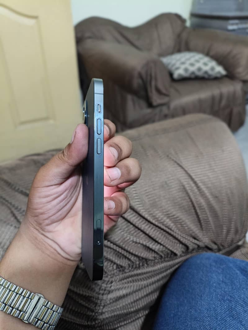 Apple iPhone 12 Pro 4
