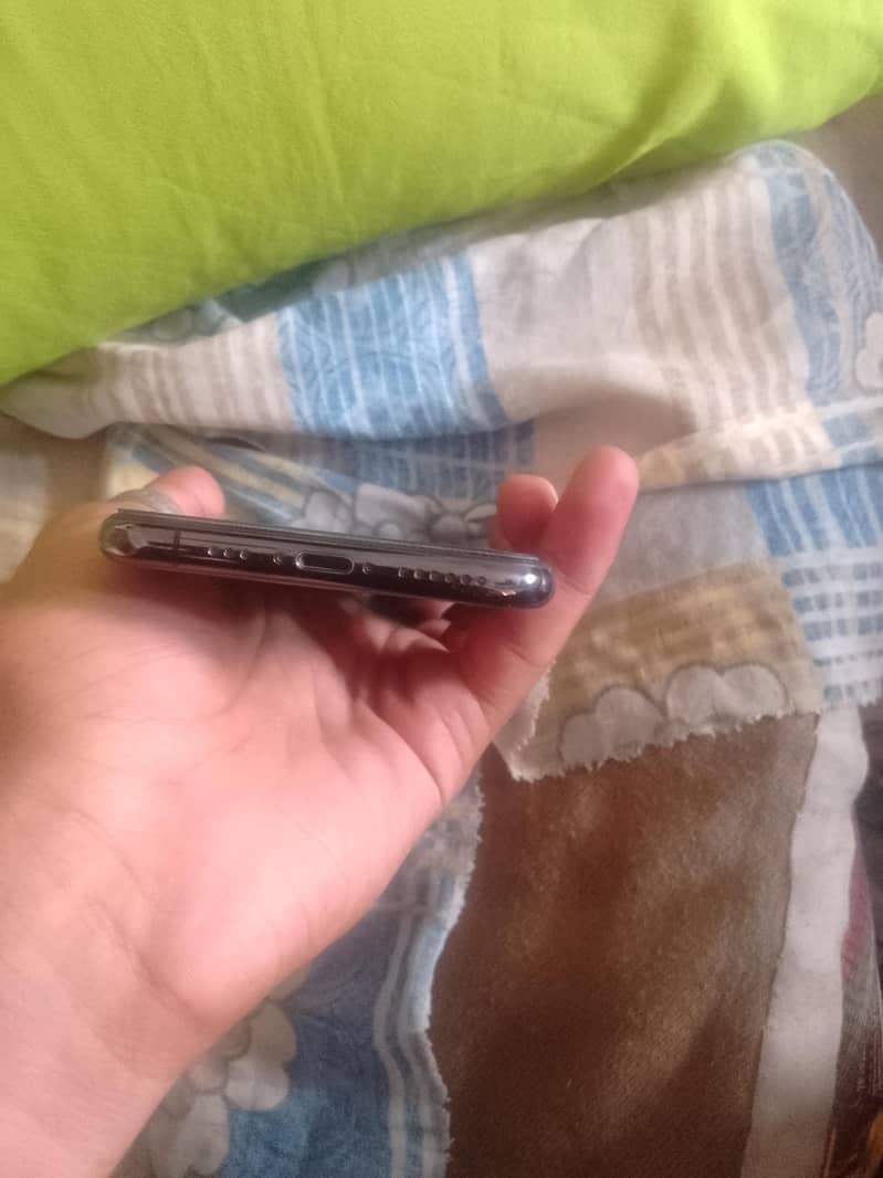 Apple iPhone XS 3