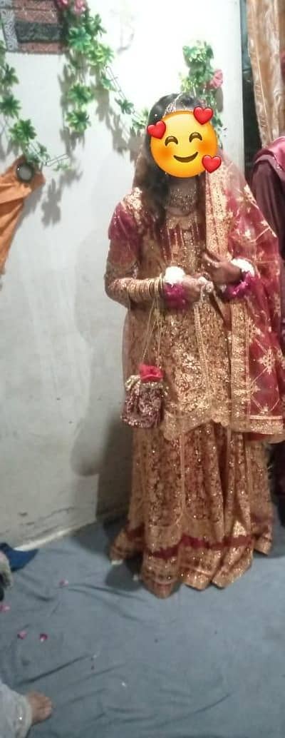 bridal lehenga mujhe bechna hai Shaadi ke ek Hi din Maine pahna tha EN