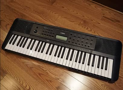 YAMAHA E273 piano/keyboard